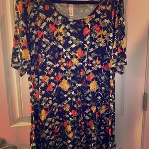 LulaRoe Floral Roses Black & White 2XL Perfect T